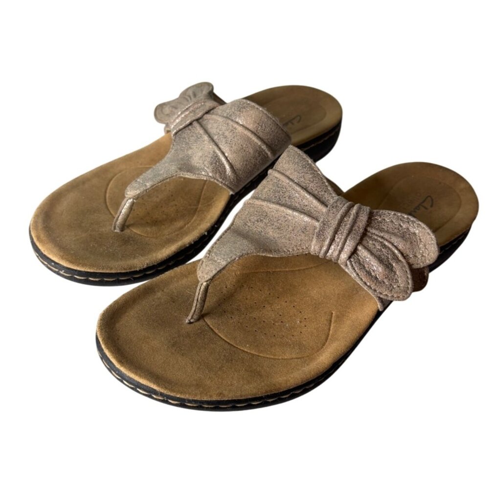 Clarks Collection Laurieann Rae Flip Flops Size 6M Bow Metallic Suede Sand